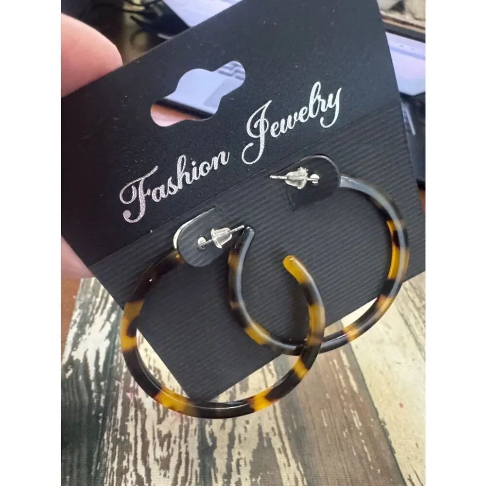 NEW Tortoise 1.5” Hoop Earrings in Brown and Amber